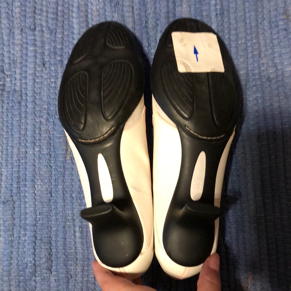 Cole Haan G Series white & orange low heels - Picture 5 of 8